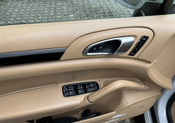 Porsche Cayenne cena 229000 przebieg: 175000, rok produkcji 2017 z Gdańsk małe 781